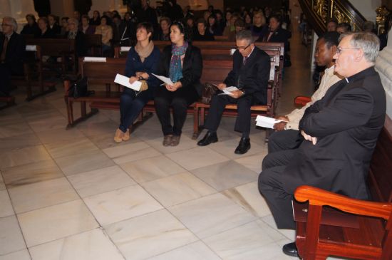 EL OBISPO DE LA DICESIS ABRE EL PROGRAMA DE LA ESCUELA DE APRENDIZAJE EN MATERIA DE EXCELENCIA DE LOS CUIDADOS QUE ORGANIZA LA ASOCIACIN SALUS INFIRMORUM EN LA PARROQUIA DE SANTIAGO APSTOL