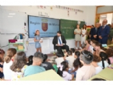 El presidente de la Comunidad Autónoma visita el CEIP Santa Eulalia para conocer el resultado de las obras de climatización del centro coincidiendo con la apertura del curso escolar 2025/26