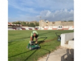 Se realizan trabajos de resiembra en el  estadio municipal "Juan Cayuela" para garantizar su mantenimiento