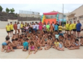 Más de 250 escolares participan en el servicio de Escuelas de Verano que promueve el Colectivo "El Candil", que se celebran en los colegios La Cruz y Santiago