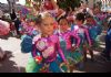   Cientos de personas reciben el Carnaval Infantil´2015 que ha ambientado con ritmo, color y fantasía las calles de la localidad