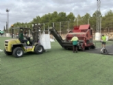 Comienzan las obras de sustitución del césped artificial en los dos campos de fútbol de la Ciudad Deportiva "Valverde Reina"