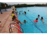Unos 250 niños vienen participando este verano en la Escuela de Verano Polideportiva, que promueve el Colectivo ‘El Candil‘ en el Polideportivo Municipal