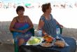 AUTORIDADES MUNICIPALES VISITAN A LAS PERSONAS MAYORES QUE PARTICIPAN EN EL PROGRAMA DE VIAJES "ìVENTE A LA PLAYA!", QUE SE DESARROLLA DURANTE LOS MESES DE VERANO, EN LA CALA DEL PINO DE LA MANGA DEL MAR MENOR - Foto 4