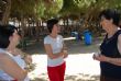 AUTORIDADES MUNICIPALES VISITAN A LAS PERSONAS MAYORES QUE PARTICIPAN EN EL PROGRAMA DE VIAJES "ìVENTE A LA PLAYA!", QUE SE DESARROLLA DURANTE LOS MESES DE VERANO, EN LA CALA DEL PINO DE LA MANGA DEL MAR MENOR - Foto 12