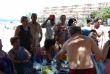 AUTORIDADES MUNICIPALES VISITAN A LAS PERSONAS MAYORES QUE PARTICIPAN EN EL PROGRAMA DE VIAJES "ìVENTE A LA PLAYA!", QUE SE DESARROLLA DURANTE LOS MESES DE VERANO, EN LA CALA DEL PINO DE LA MANGA DEL MAR MENOR - Foto 17