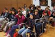 LA ALCALDESA RECIBE A LOS ALUMNOS DEL IES "PRADO MAYOR" Y A LOS DEL "COLLGE PIERRE MENDES FRANCE" DE FRANCIA QUE REALIZAN UN INTERCAMBIO LINGÜÍSTICO - Foto 4