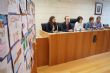 LA ALCALDESA DE TOTANA Y EL DIRECTOR DEL INSTITUTO DE SEGURIDAD Y SALUD LABORAL ENTREGAN LOS PREMIOS DEL CERTAMEN DE DIBUJO "CRECE EN SEGURIDAD" A DIEZ ALUMNOS DE LA LOCALIDAD  - Foto 4