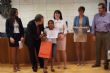 LA ALCALDESA DE TOTANA Y EL DIRECTOR DEL INSTITUTO DE SEGURIDAD Y SALUD LABORAL ENTREGAN LOS PREMIOS DEL CERTAMEN DE DIBUJO "CRECE EN SEGURIDAD" A DIEZ ALUMNOS DE LA LOCALIDAD  - Foto 9