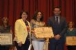 El Ayuntamiento entrega los reconocimientos a los colegios "Santiago", "Santa Eulalia" y "Tierno Galván" por sus aniversarios y la mención honorífica especial a todos los centros educativos de la localidad - Foto 10