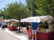Numerosas personas visitan el mercado artesano que se celebra cada último domingo de mes en el Santuario de La Santa - Foto 3