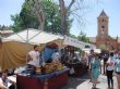 Numerosas personas visitan el mercado artesano que se celebra cada último domingo de mes en el Santuario de La Santa - Foto 4