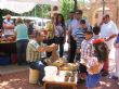 Numerosas personas visitan el mercado artesano que se celebra cada último domingo de mes en el Santuario de La Santa - Foto 5