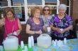 Con el reparto de agua-limón entre los socios comienza el programa de actividades de las Fiestas de Personas Mayores en el Centro de la Balsa Vieja - Foto 2