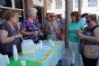 Con el reparto de agua-limón entre los socios comienza el programa de actividades de las Fiestas de Personas Mayores en el Centro de la Balsa Vieja - Foto 4