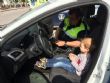 Alumnos de la Escuela Infantil "Clara Campoamor" participan en una actividad para acercar a los más pequeños a los vehículos de seguridad y emergencias - Foto 1