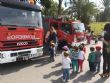 Alumnos de la Escuela Infantil "Clara Campoamor" participan en una actividad para acercar a los más pequeños a los vehículos de seguridad y emergencias - Foto 4