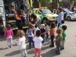 Alumnos de la Escuela Infantil "Clara Campoamor" participan en una actividad para acercar a los más pequeños a los vehículos de seguridad y emergencias - Foto 10