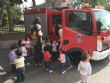 Alumnos de la Escuela Infantil "Clara Campoamor" participan en una actividad para acercar a los más pequeños a los vehículos de seguridad y emergencias - Foto 9