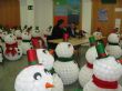 Los usuarios de los Centros de Día de Discapacidad Intelectual confeccionan 95 muñecos navideños que los comercios de la Asociación de Comerciantes exhibirán en sus negocios - Foto 1