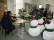 Los usuarios de los Centros de Día de Discapacidad Intelectual confeccionan 95 muñecos navideños que los comercios de la Asociación de Comerciantes exhibirán en sus negocios - Foto 4