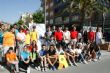 Autoridades municipales visitan el minimarket que los alumnos del Colegio Reina Sofía han organizado en el mercadillo semanal - Foto 8