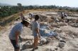 Vídeo. Una treintena de voluntarios participan hasta el 4 de agosto en el IV Campo de Trabajo Arqueológico en el yacimiento "Las Cabezuelas" - Foto 2