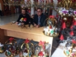 Vídeo. Usuarios de los centros de día para la discapacidad de Totana hacen entrega a la Asociación de Comerciantes de los adornos de Navidad que decorarán de forma uniforme los establecimientos - Foto 6