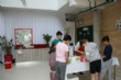 Vídeo. Autoridades visitan los talleres organizados por el CEIP "Tierno Galván" en el marco de su Semana Cultural, con la que se pretende inculcar valores sobre las tareas domésticas cotidianas  - Foto 9