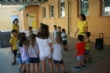 VÍDEO. Un centenar de niños y niñas participan en la Escuela de Verano que organiza el Colectivo para la Promoción Social "El Candil" en los colegios "Santiago" y "La Cruz" - Foto 9