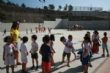 VÍDEO. Un centenar de niños y niñas participan en la Escuela de Verano que organiza el Colectivo para la Promoción Social "El Candil" en los colegios "Santiago" y "La Cruz" - Foto 16
