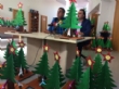 Vídeo. Usuarios de los Centros de Día para la Discapacidad entregan a la Asociación de Comerciantes los ornamentos navideños con los que adornarán estas fiestas sus establecimientos comerciales - Foto 9