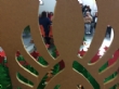 Vídeo. Usuarios de los Centros de Día para la Discapacidad entregan a la Asociación de Comerciantes los ornamentos navideños con los que adornarán estas fiestas sus establecimientos comerciales - Foto 13