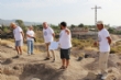 Vídeo. Un total de 18 voluntarios participan en el VI Campo Arqueológico del Yacimiento de Las Cabezuelas, organizado por la Asociación para la Promoción Social y Turística "Kalathos" - Foto 11