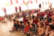 Escolares de Educación Infantil del CC Reina Sofía entregan a la Oficina de Turismo 150 regalos de promoción del municipio que simulan orzas en barro dentro del proyecto pedagógico "Embárrate" - Foto 2