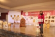 Escolares de Educación Infantil del CC Reina Sofía entregan a la Oficina de Turismo 150 regalos de promoción del municipio que simulan orzas en barro dentro del proyecto pedagógico "Embárrate" - Foto 5