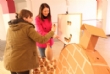 Escolares de Educación Infantil del CC Reina Sofía entregan a la Oficina de Turismo 150 regalos de promoción del municipio que simulan orzas en barro dentro del proyecto pedagógico "Embárrate" - Foto 24