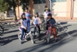 El Día de la Bicicleta reúne a cerca de 500  participantes en una jornada familiar en la que se sortearon  10 cascos y tres bicicletas - Foto 24