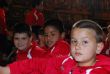EL CONCEJAL DE DEPORTES ACOMPAÑA A MÁS DE 220 NIÑOS Y AL CUERPO TÉCNICO Y DIRECTIVO DE LA ESCUELA MUNICIPAL DE FÚTBOL EN LA TRADICIONAL OFRENDA FLORAL A LA PATRONA DE LA LOCALIDAD SANTA EULALIA - Foto 10