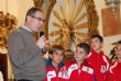 EL CONCEJAL DE DEPORTES ACOMPAÑA A MÁS DE 220 NIÑOS Y AL CUERPO TÉCNICO Y DIRECTIVO DE LA ESCUELA MUNICIPAL DE FÚTBOL EN LA TRADICIONAL OFRENDA FLORAL A LA PATRONA DE LA LOCALIDAD SANTA EULALIA - Foto 32