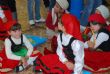 LOS USUARIOS DE LA RESIDENCIA "LA PURÍSIMA" RECIBEN LA NAVIDAD CON DULCES ARTESANOS Y UNA REPRESENTACIÓN TEATRAL ACOMPAÑADA DE VILLANCICOS CANTADOS POR LOS ALUMNOS DEL COLEGIO PÚBLICO "SAN JOSÉ" - Foto 26